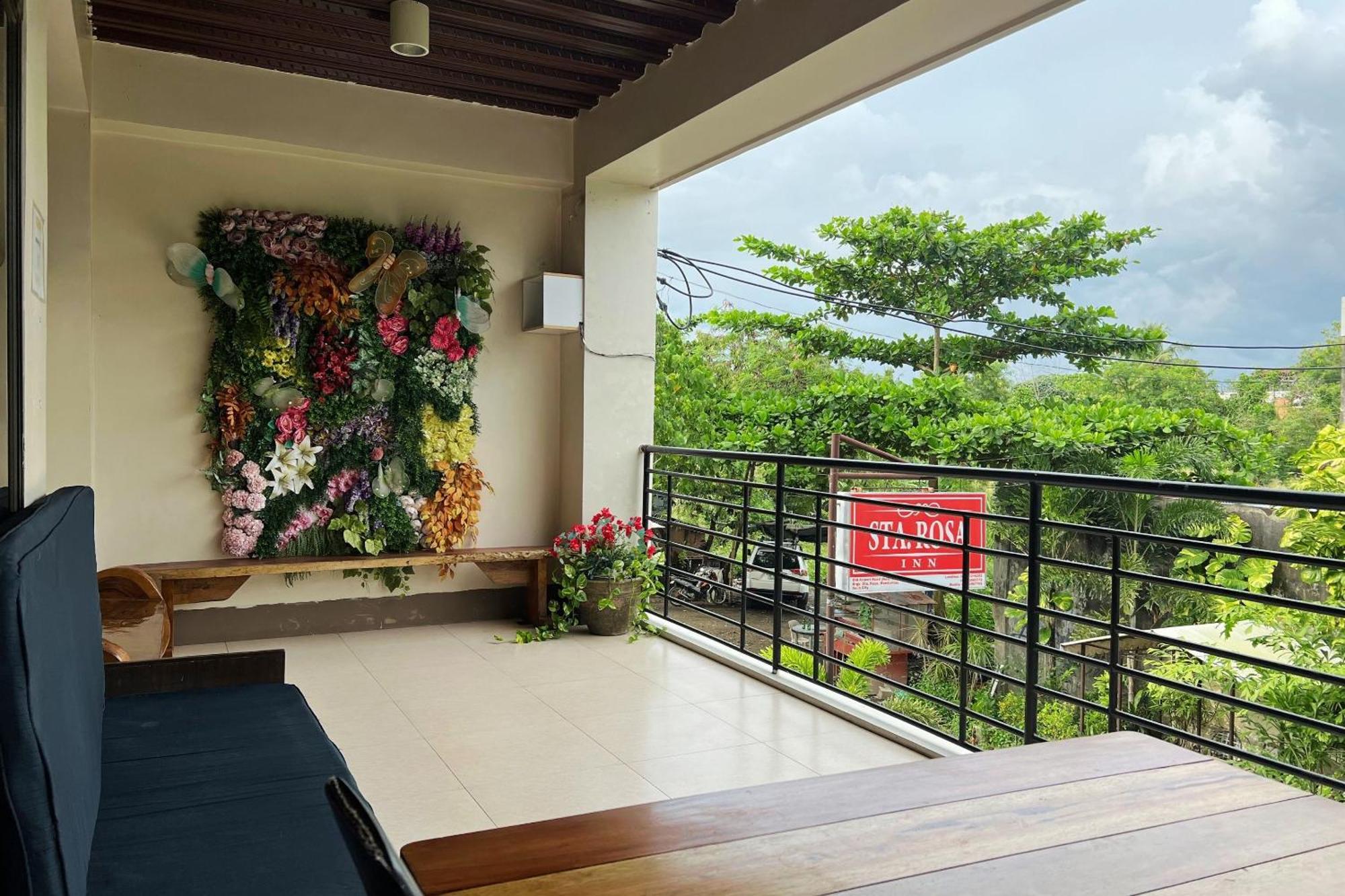Sta Rosa Inn Iloilo Powered By Cocotel Екстер'єр фото