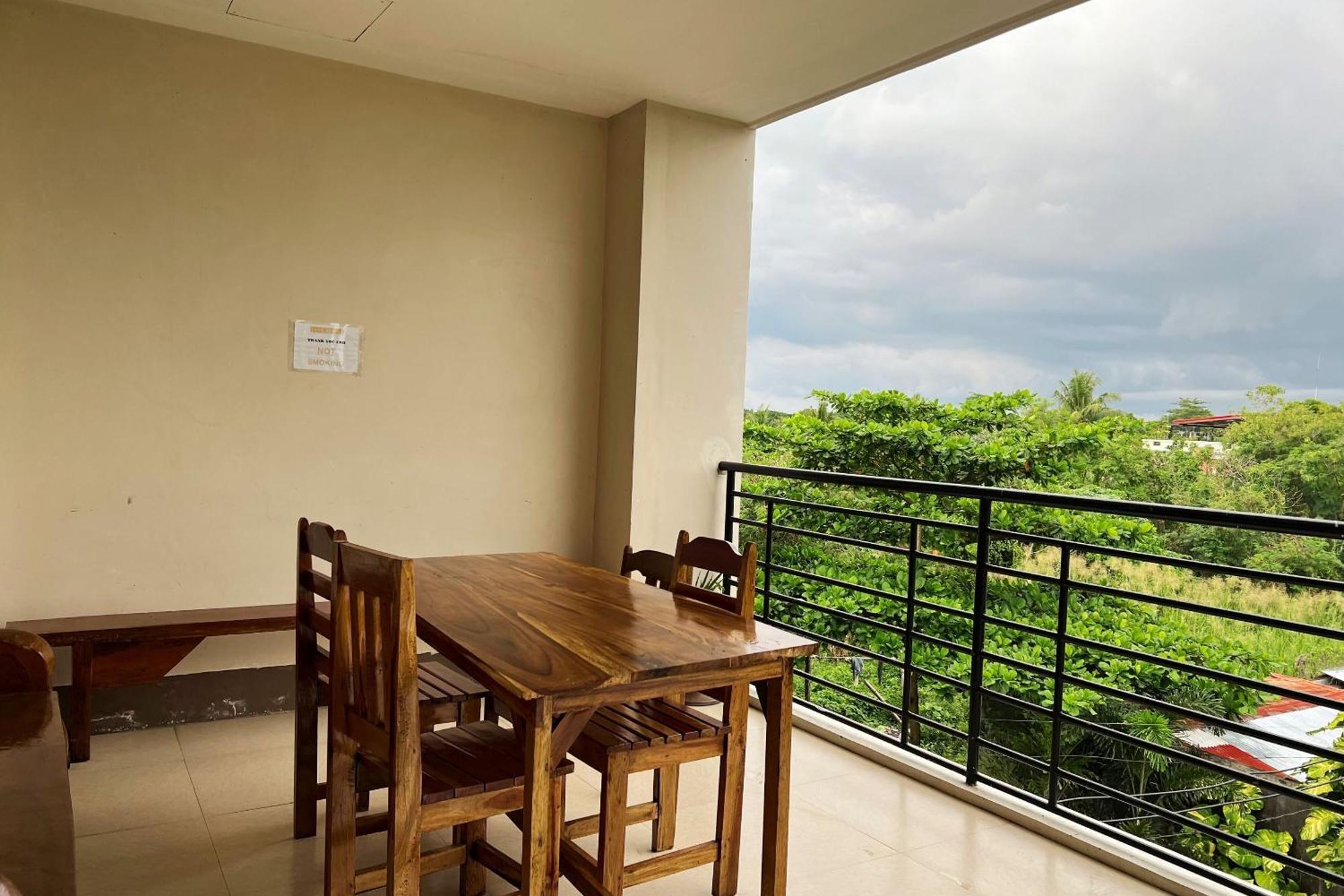 Sta Rosa Inn Iloilo Powered By Cocotel Екстер'єр фото