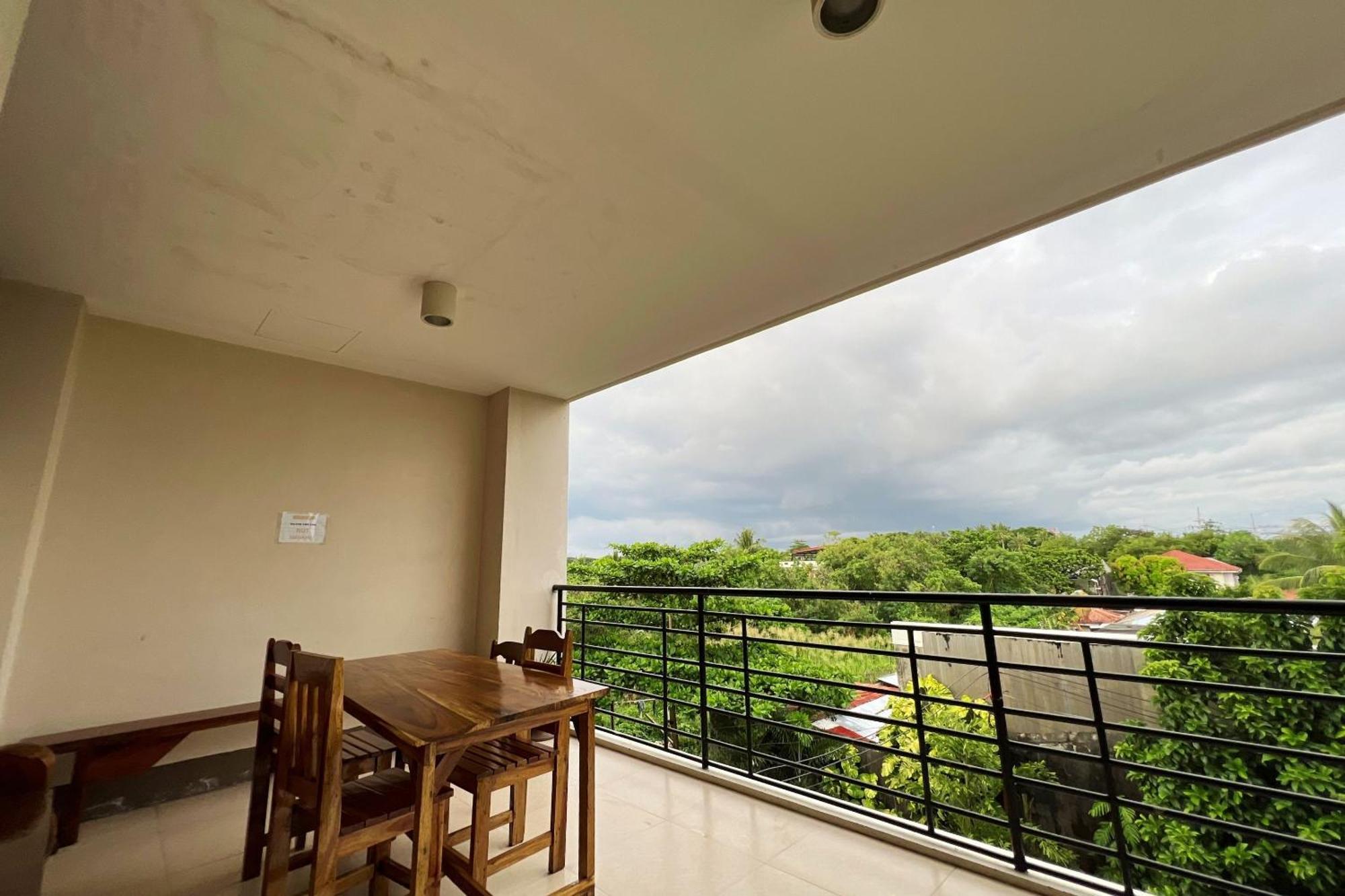 Sta Rosa Inn Iloilo Powered By Cocotel Екстер'єр фото
