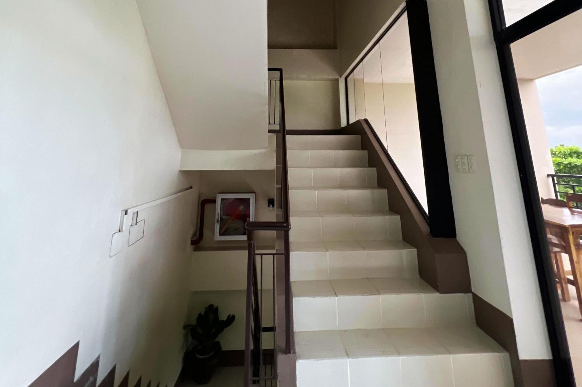 Sta Rosa Inn Iloilo Powered By Cocotel Екстер'єр фото